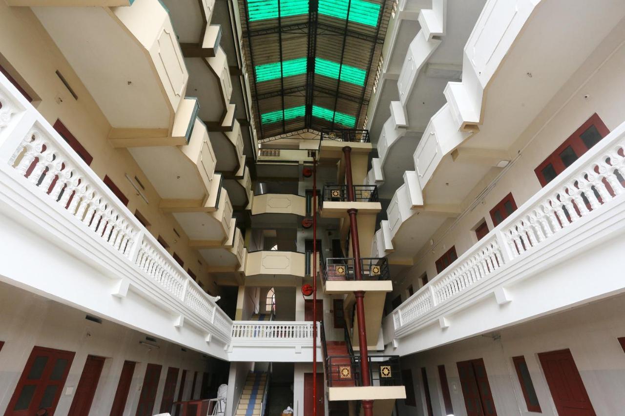 Oyo Flagship Kaveri Tourist Home Гуруваюр Экстерьер фото